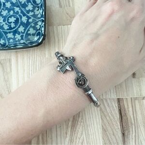 Vintage CBC 925 Sterling silver fleur de lis horseshoe bangle bracelet